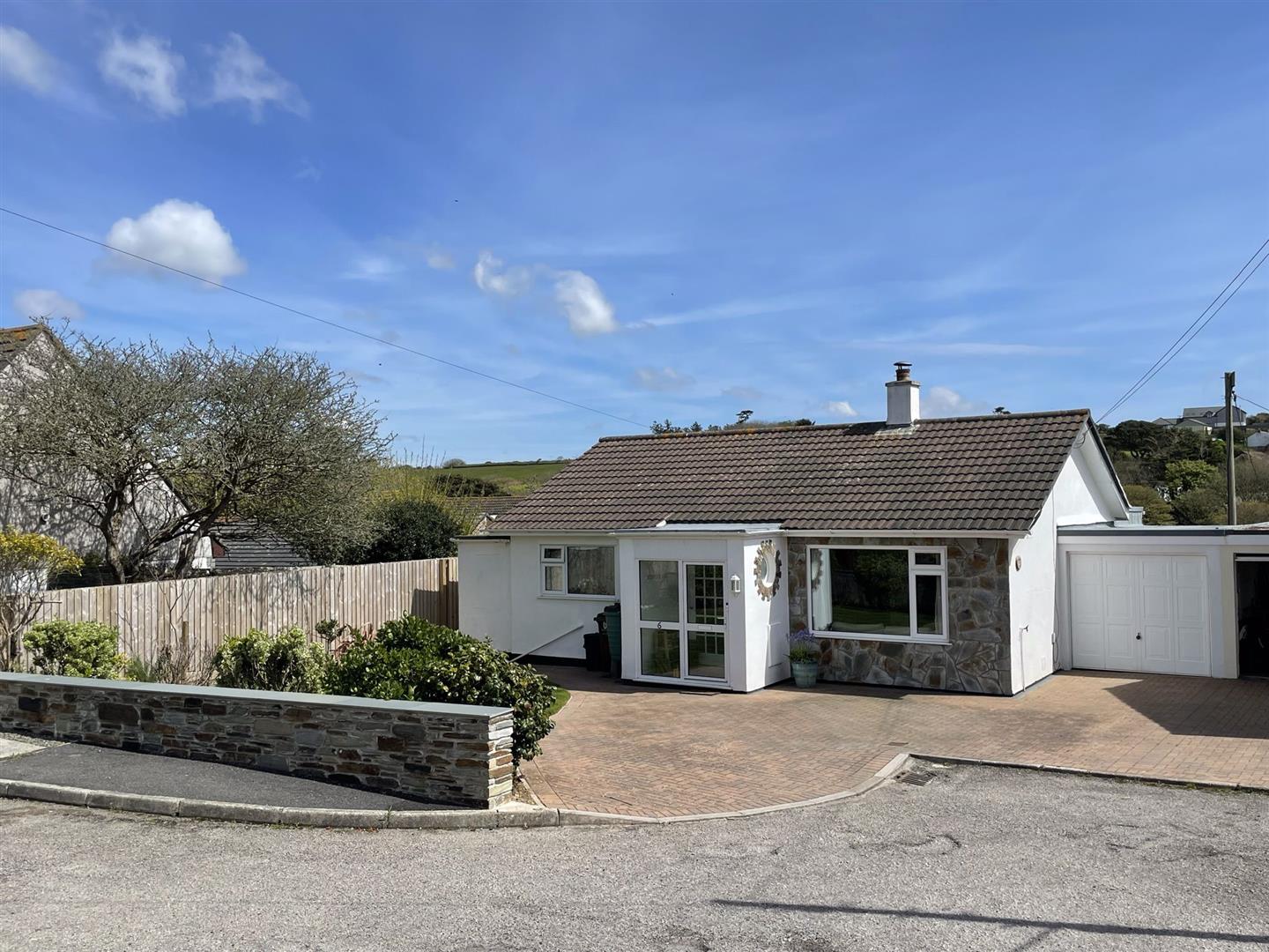 3 bed property in South View Parc, Truro
